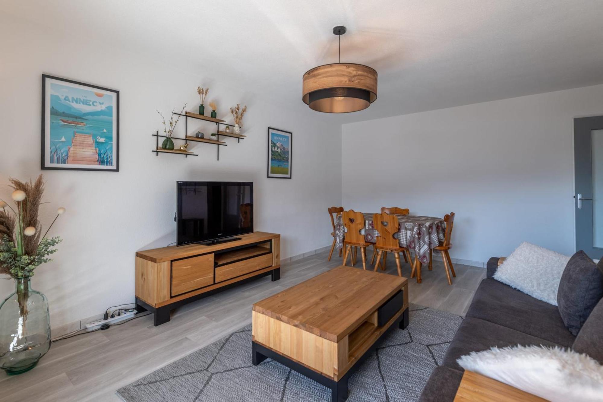 Appartement Ducs De Savoie - Comfortable Flat A Stone's Throw From The Old Town Annecy